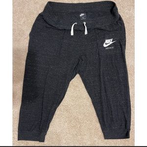 Woman’s Nike Plus Size 1X Cropped Pants Gently Worn
